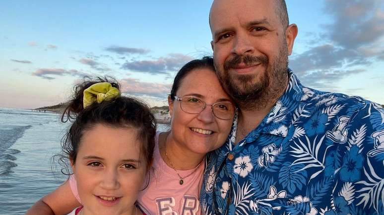 João Antônio Costa com a esposa e filhas: dentista trabalha nos EUA desde 2018