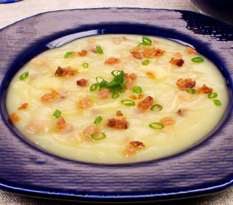 Caldo de batata com queijo e bacon (Reprodu&ccedil;&atilde;o / Guia da Cozinha)
