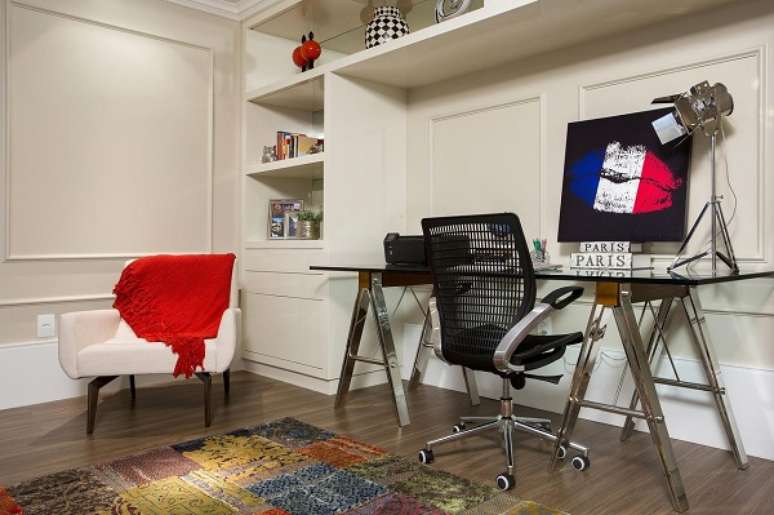 44. Home office com cadeira ergon&ocirc;mica &ndash; Foto Priscila Koch