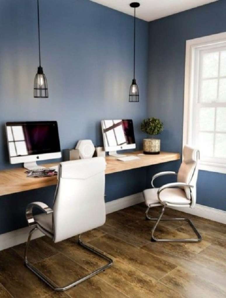 24. Cadeira ergonômica para home office branco – Foto Shelterness