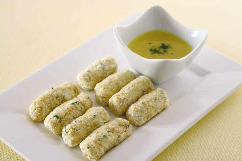 Bolinho salgado de ricota com molho – Foto: Guia da Cozinha