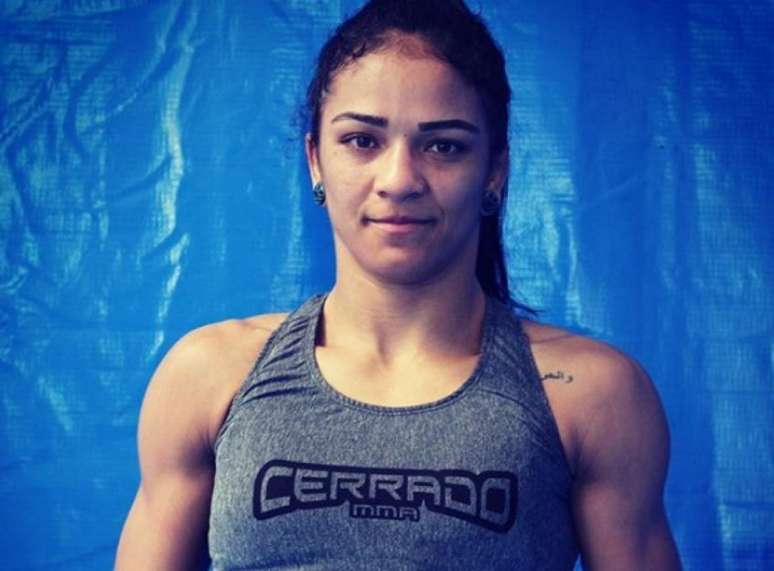 Viviane Araujo venceu a norte-americana Andrea Lee no UFC 54 (Foto: Reprodução/Instagram)