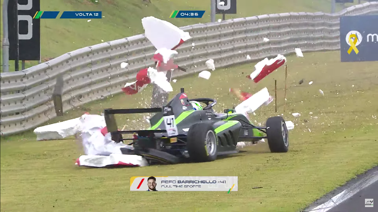 Acidente de Fefo Barrichello durante a prova no Velocitt&agrave; 