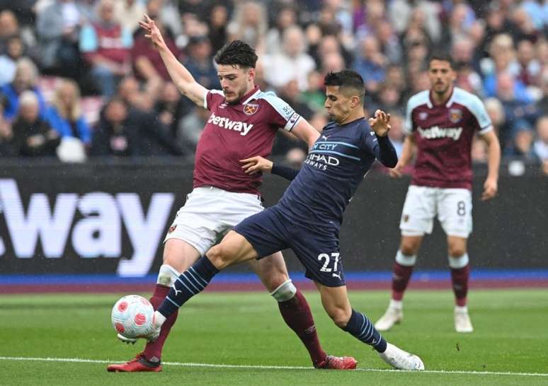 Manchester City tenta o bicampeonato consecutivo da Premier League mais uma vez (Foto: JUSTIN TALLIS / AFP)