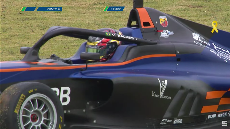 Victor Backes foi para a brita no Velocitt&agrave; 