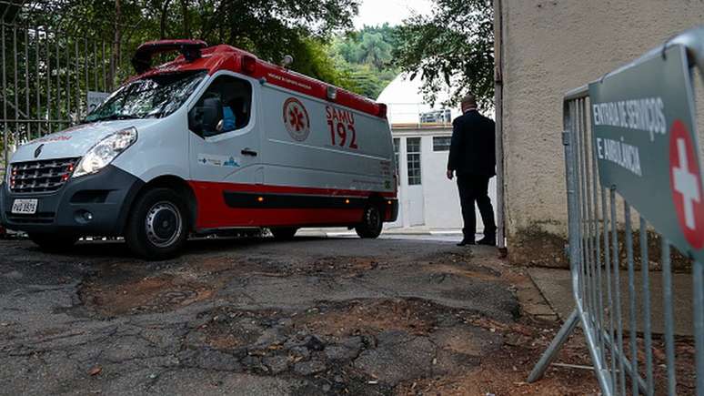 Ligar para o serviço de emergência no número 192 é um dos primeiros passos para ter orientações e agir rapidamente diante da suspeita de infarto ou AVC