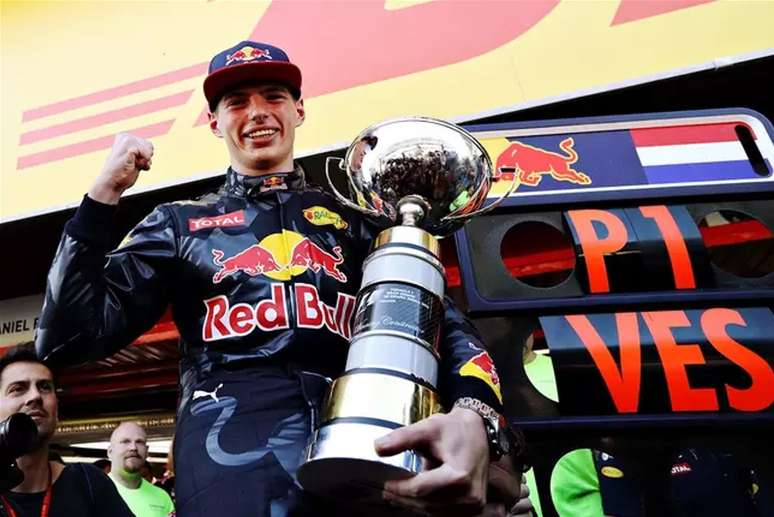 Max Verstappen comemora sua primeira vitória