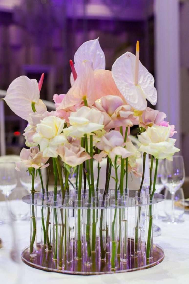 22. Arranjo de mesa com anturio branco &ndash; Foto Mungfali