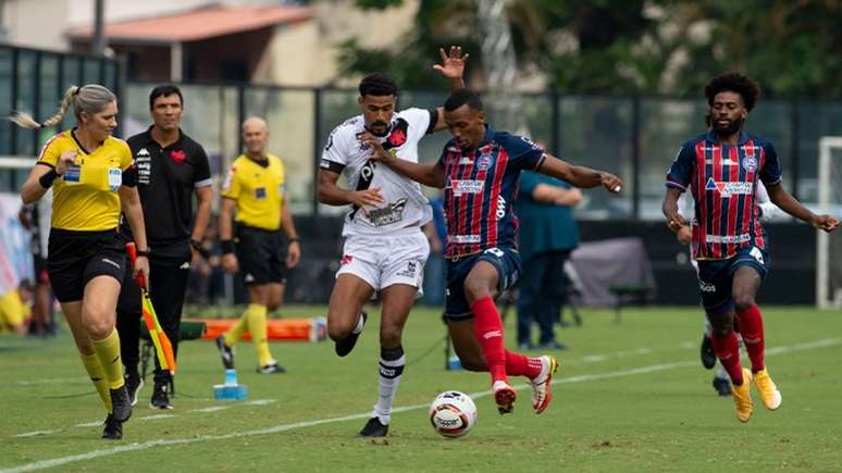 Gabriel Dias vive os primeiros jogo pelo Vasco (Foto: Armando Paiva / LANCEPRESS!)