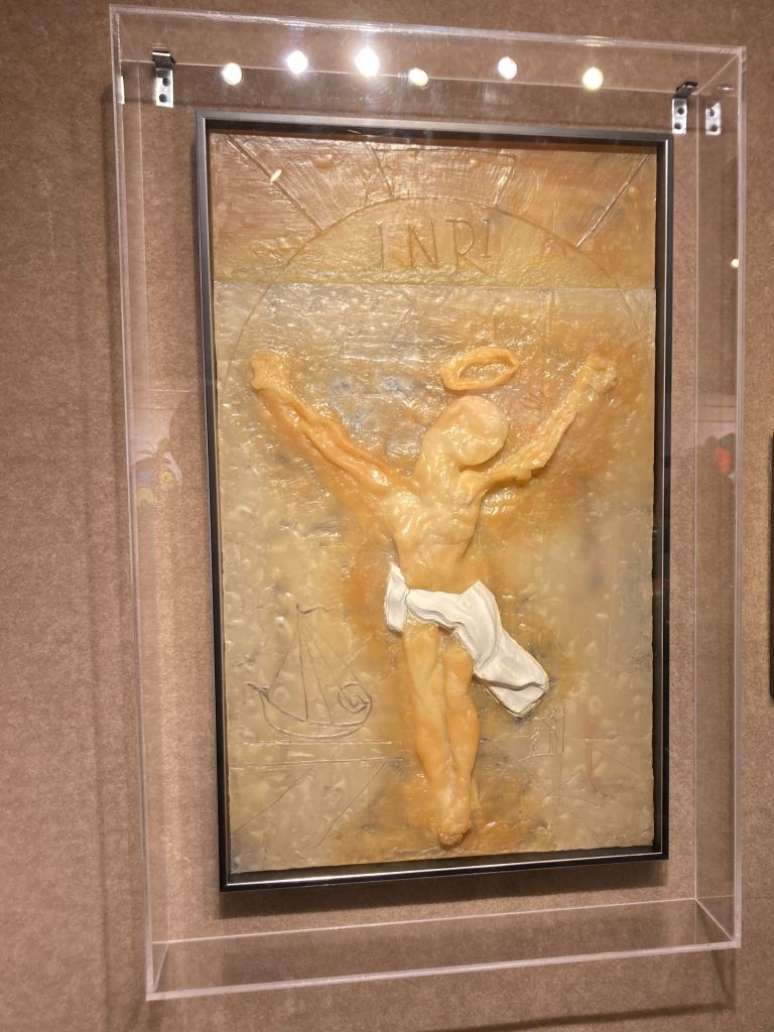 A obra estava na caixa original que Dalí usou para preservar a cera