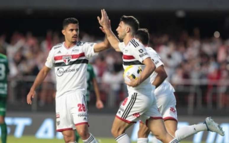 Calleri converteu o pênalti (Foto: Rubens Chiri/Saopaulofc.net)