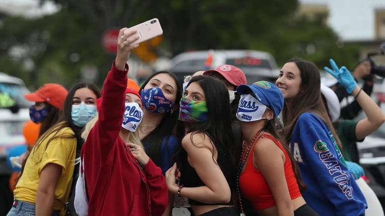 As amizades feitas durante a juventude tendem a se transformar ao longo da vida