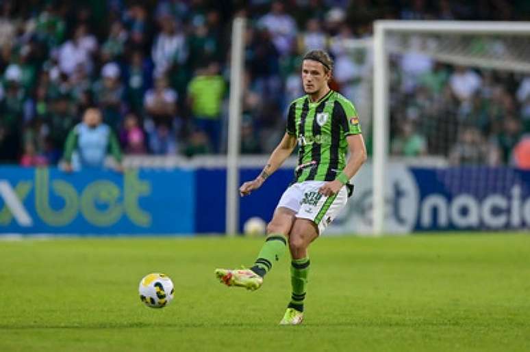 Iago Maidana foi expulso na primeira etapa em jogo contra o Coritiba - Foto: Mourão Panda / América