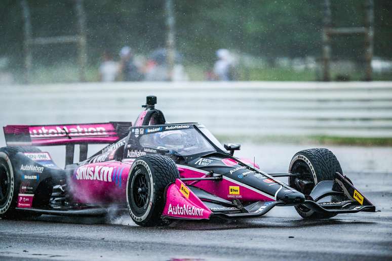 Helio Castroneves perdeu posições na reta final do GP de Indianápolis 
