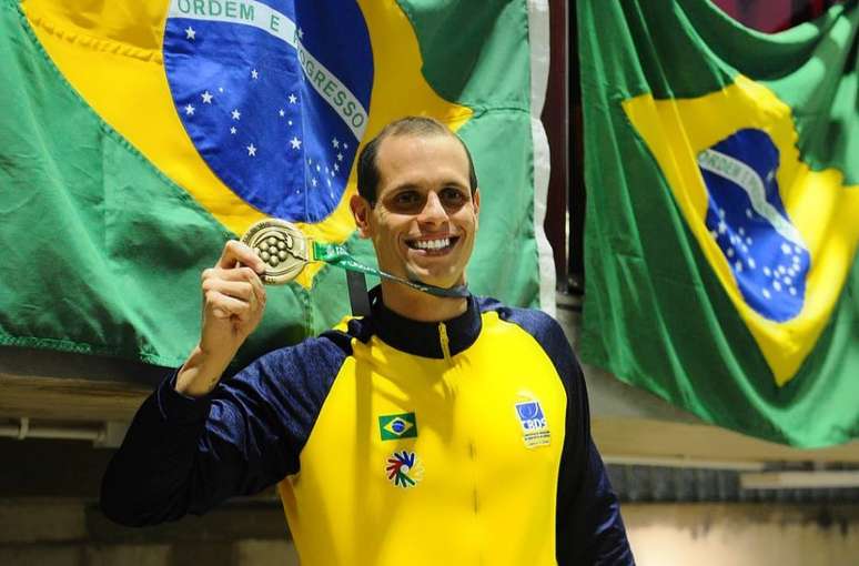 Nadador Guilherme Maia, maior medalhista em Deaflympics, conquistou bronze nos 200m livre