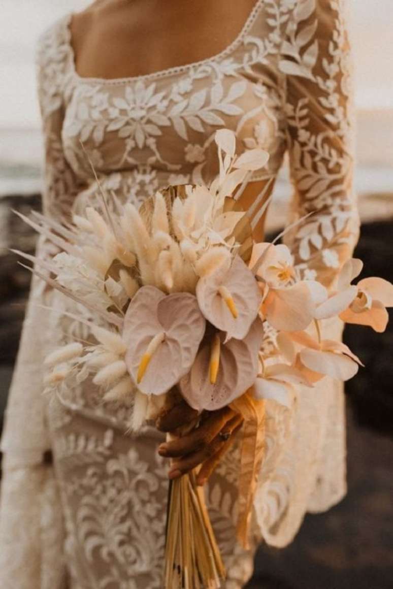 27. Buqu&ecirc; de anturio branco &ndash; Foto Dentro do Casamento