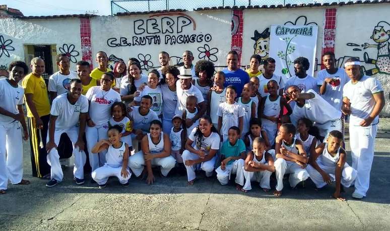 Aula de capoeira do grupo Pé de Biriba, com o professor Atrevido
