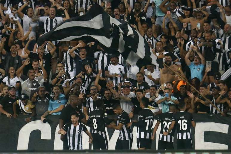 Botafogo bateu o Fortaleza com uma linda festa da torcida e entrou no G4 do Brasileirão (Vítor Silva/Botafogo)