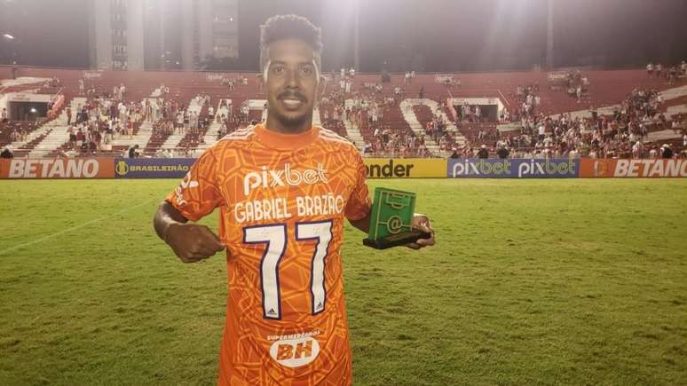 Artilheiro da partida vestiu a camisa do goleiro após vitória celeste - (Foto: Marco Ferraz/Cruzeiro)