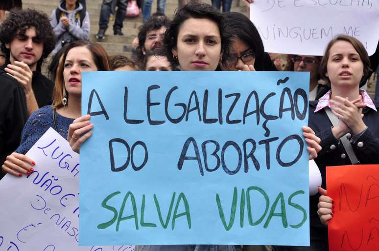 Principais causas de gravidezes indesejadas são discriminação contra as mulheres, pobreza, violência sexual e falta de acesso a contraceptivos e aborto