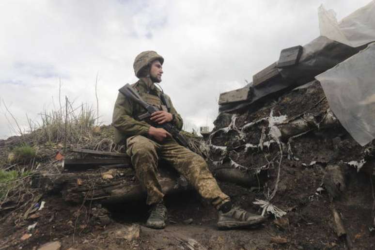 Soldado ucraniano nas proximidades da cidade de Horlivka