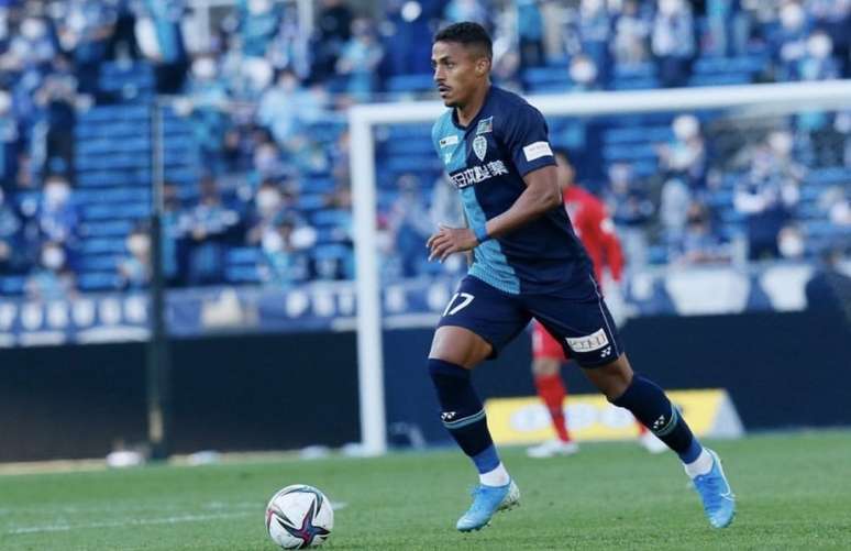 Lukian completa 100 jogos pelo futebol japonês (Foto: Divulgação)