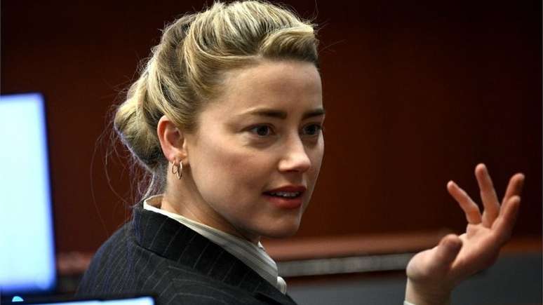 Amber Heard continuou na terça-feira (17/5) a ser interrogada pelos advogados de Depp