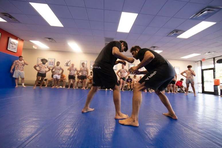 André Sena liderando treino de Jiu-Jitsu para o time AG Rugby (Foto: Arquivo pessoal)