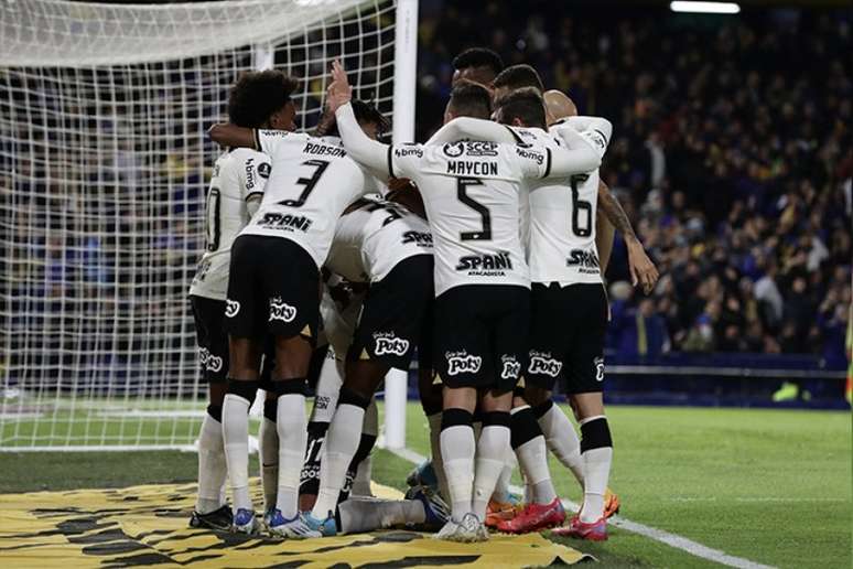 Na Bombonera lotada, o Corinthians empatou com o Boca Juniors (Foto: ALEJANDRO PAGNI/AFP)
