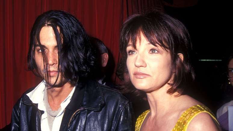 Ellen Barkin estrela um filme com Depp e acredita-se que eles se relacionaram