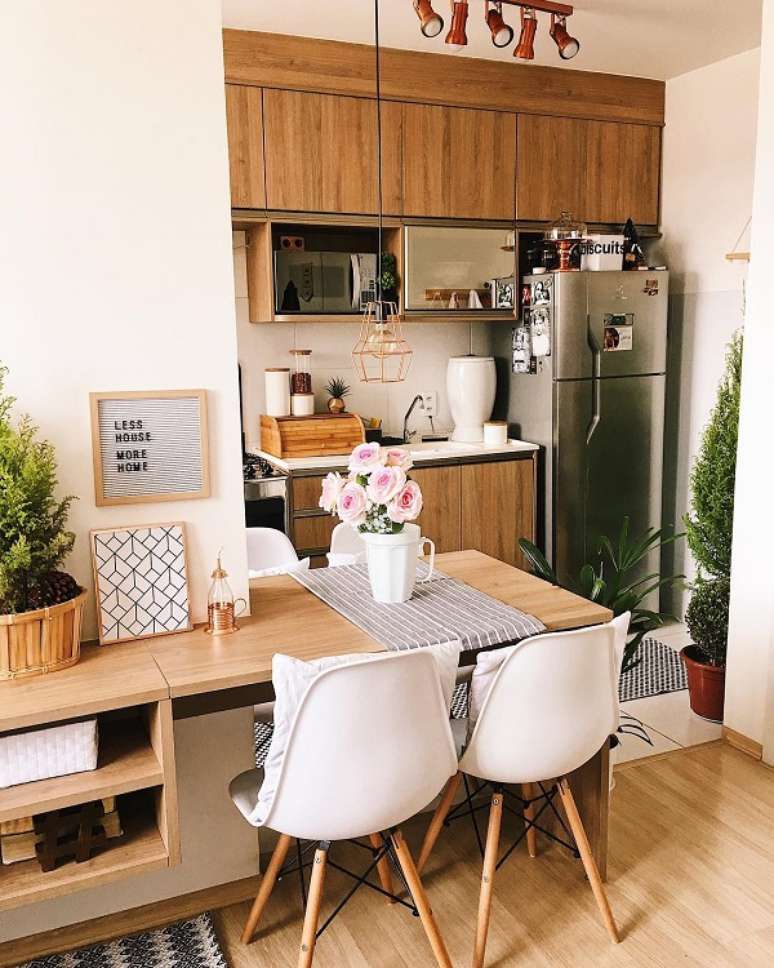31. Cozinha americana simples com cadeira branca – Foto Um Zero Tres