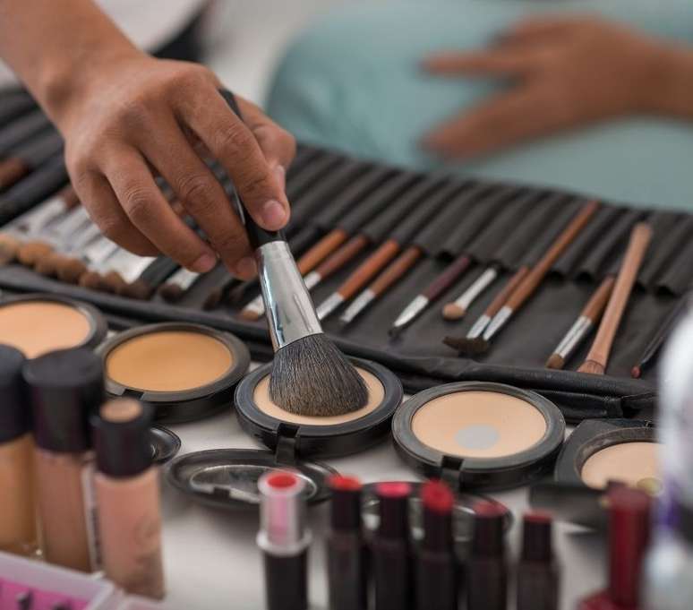 Para uma maquiagem impec&aacute;vel, &eacute; preciso saber investir nos produtos corretos 