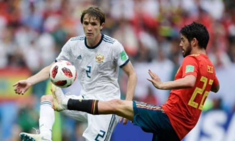 Mario Fernandes em ação pela Rússia na Copa do Mundo de 2018 (Foto: AFP)