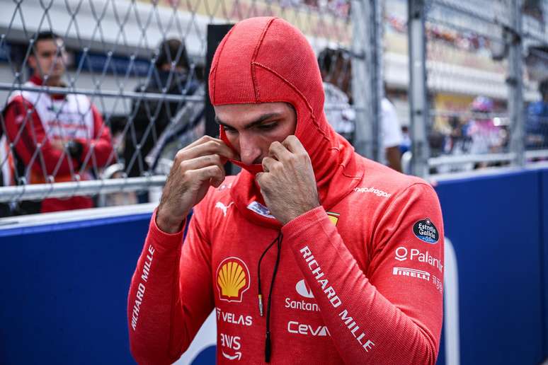 Carlos Sainz disse ter sentido dores durante corrida em Miami 