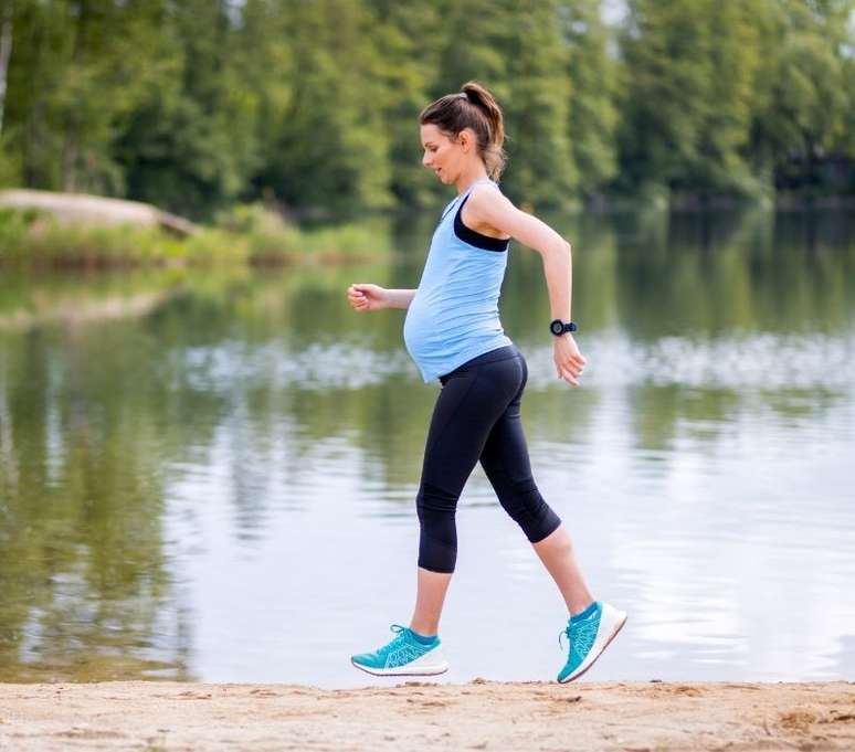 Caminhadas podem ser benéficas na gravidez para controle de peso 
