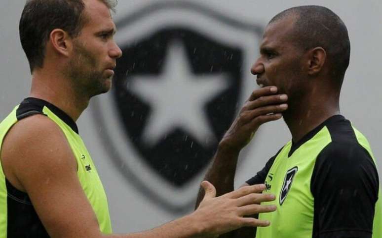 Jefferson e Joel Carli atuaram juntos pelo Botafogo de 2016 a 2018 (Foto: Vitor Silva/Botafogo)