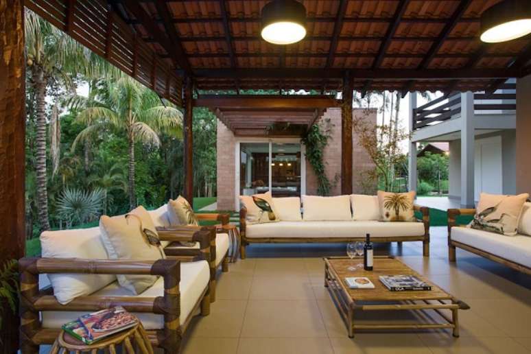 56. Varanda decorada com bambu ornamental &ndash; Foto Green More