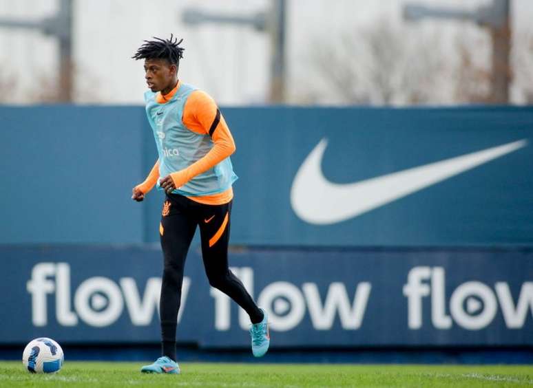 Robson durante treino do Timão na Argentina (Foto: Rodrigo Coca / Agência Corinthians)