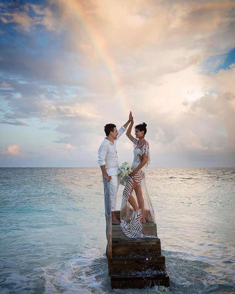 Isabeli Fontana e o vestido de noiva da Água de Coco (Fotos: Reprodução/Instagram)