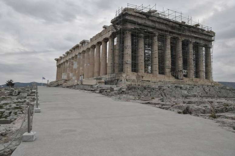 Vista do Partenon, na Acrópole de Atenas