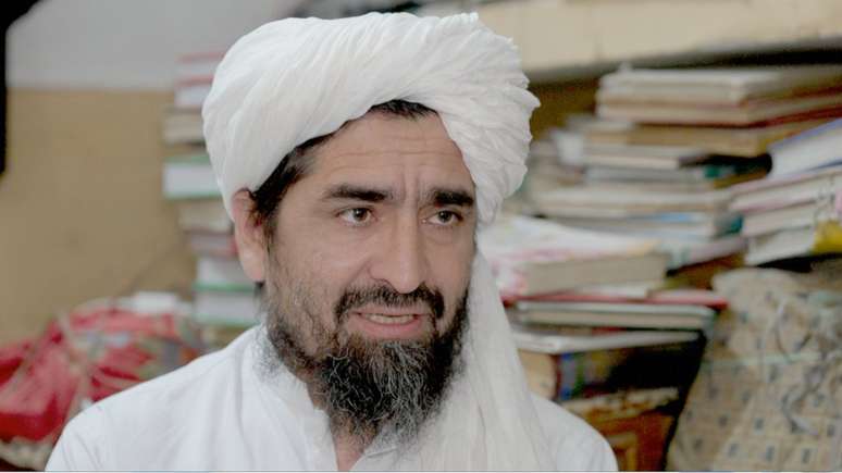 O influente clérigo xeque Rahimullah Haqqani esteve em Cabul no mês passado para se encontrar com figuras importantes do Talebã