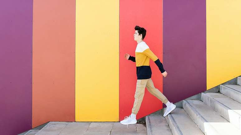 Descer escada parece mais f&aacute;cil &mdash; e estudos mostram que &eacute; melhor