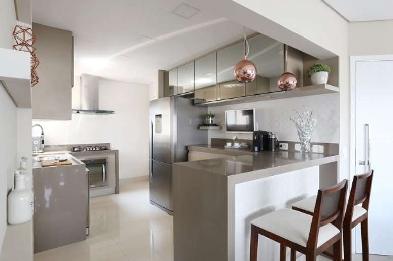 53. Cadeira alta para bancada cinza &ndash; Foto Monise rosa