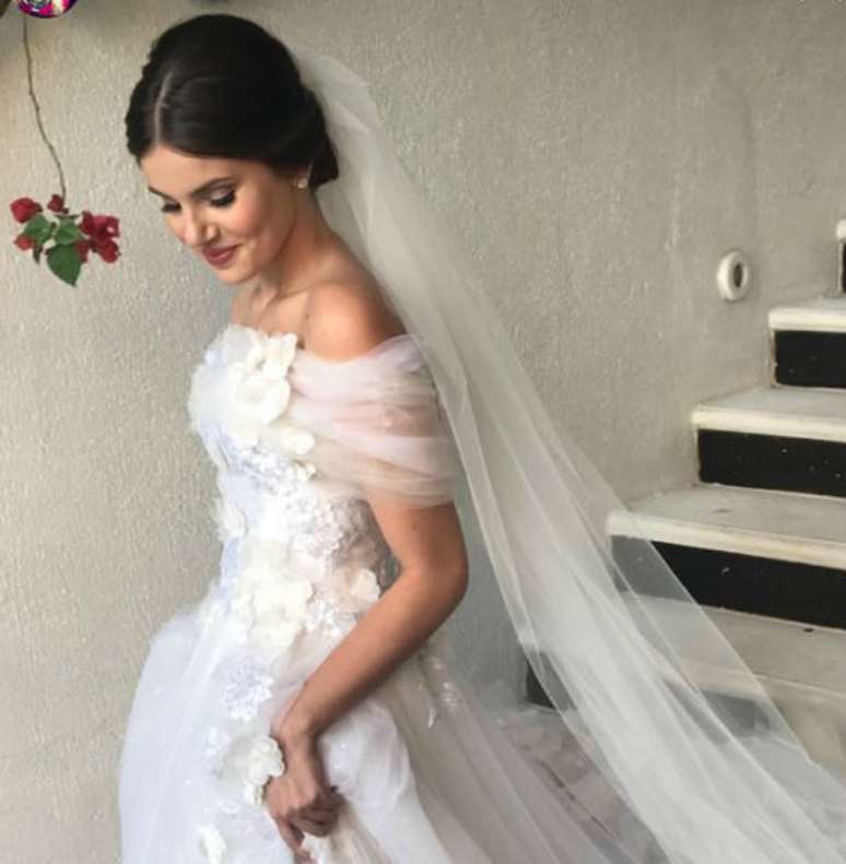 Camila Queiroz de noiva 