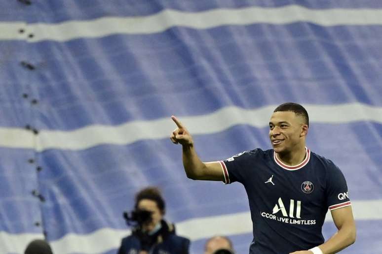 Kylian Mbappé irá permanecer no Paris Saint-Germain (Foto: JAVIER SORIANO / AFP)