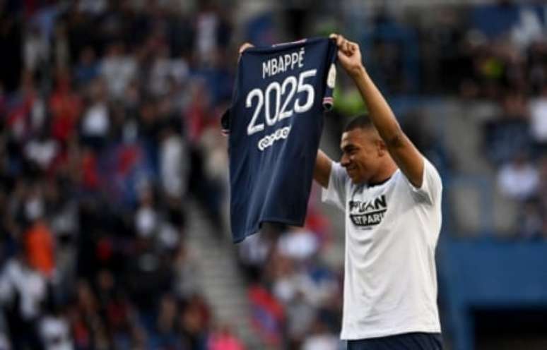 Mbappé fica no PSG até 2025 (Anne-Christine POUJOULAT / AFP)