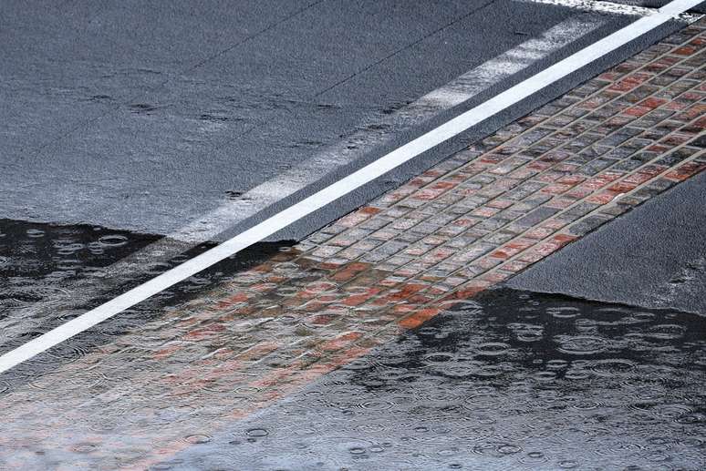 Chuva no Indianápolis Motor Speedway interrompeu a classificação para a Indy 500 