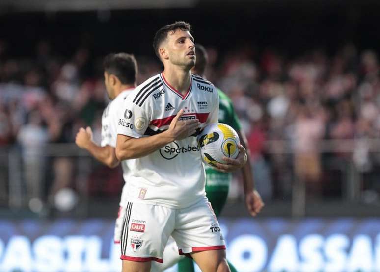 Atacante foi escalado por 223.946 times do Cartola F.C - Foto: Rubens Chiri/Saopaulofc.net