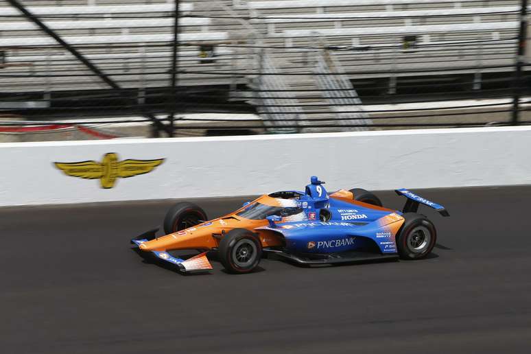 Scott Dixon liderou treino livre 