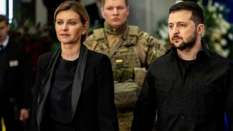 Olena Zelenska ao lado do marido Volodymyr Zelensky, em foto de 17 de maio; ela disse que ficou dois meses e meio sem poder vê-lo quando a guerra começou